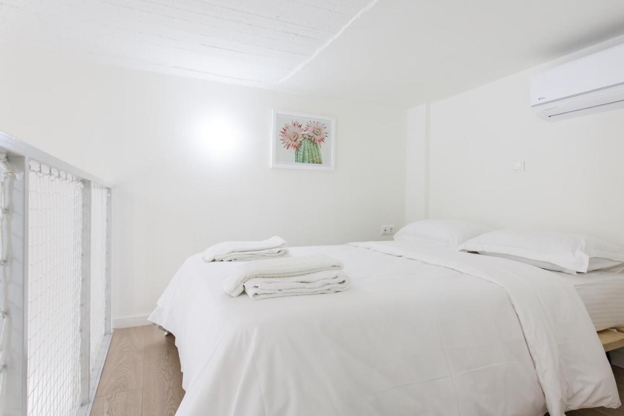 Relax In This Funky Loft Next To Metro! Atenas Exterior foto