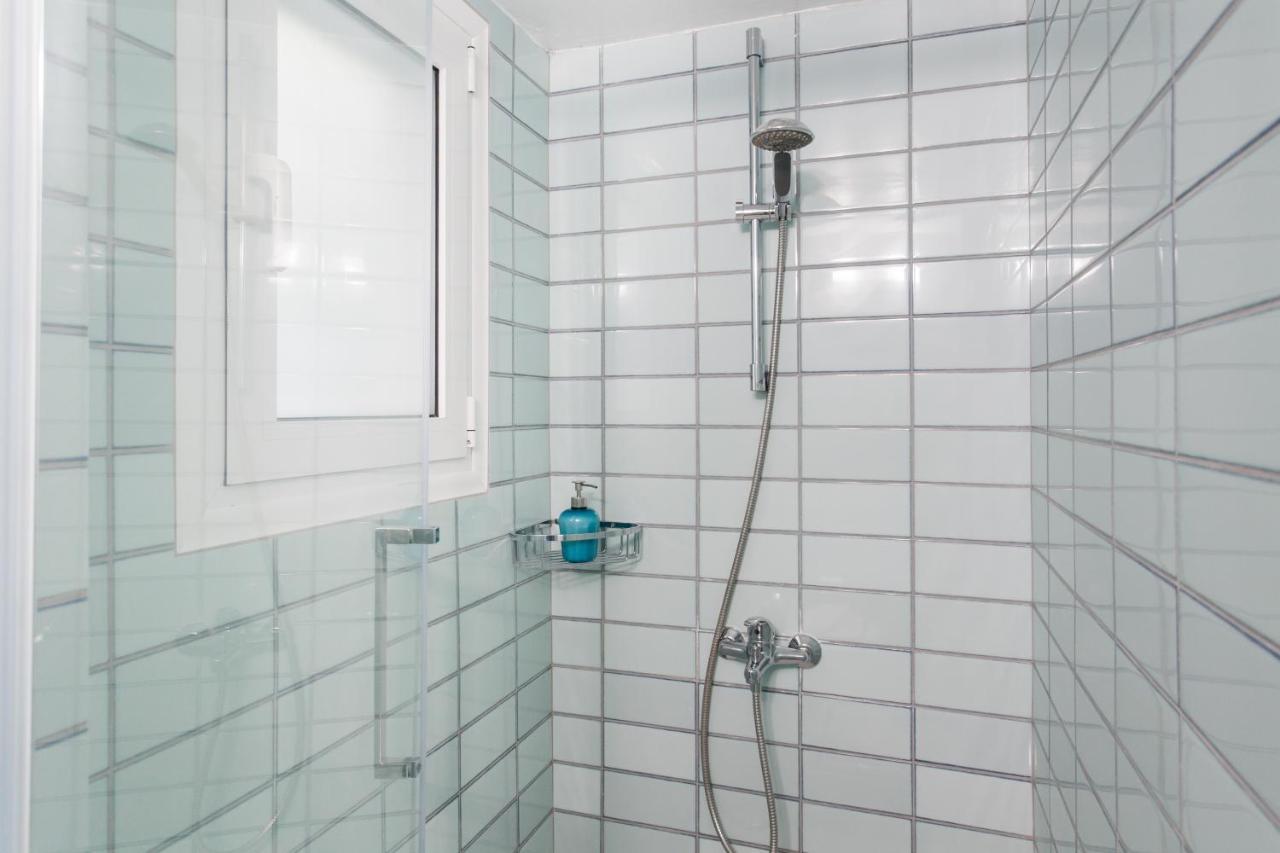 Relax In This Funky Loft Next To Metro! Atenas Exterior foto